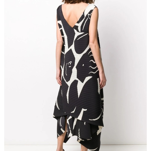 **HP** ISSEY MIYAKE Cape Dress - Picture 3 of 17